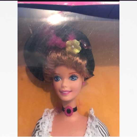 French Barbie Dolls of the World 1996 - Picture 2 of 7